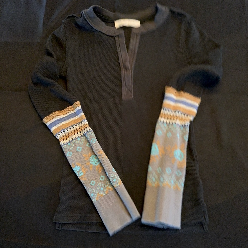 Free People Mikah layering thermal cuff. XS color black. Excellent condition.